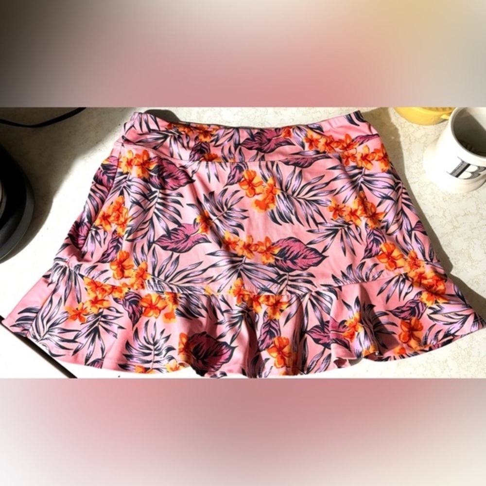 Tommy Bahama Golf
Women’s Tropical Skort/
Skirt Pink Floral LIKE NEW!